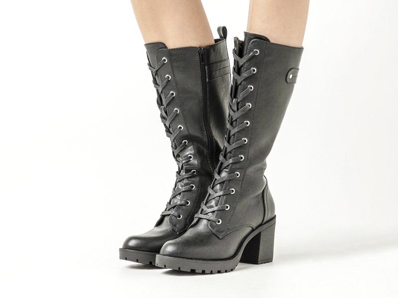 Botas altas acordonadas