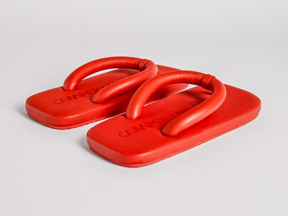 El furor de las ojotas y chanclas con tiras tubulares e infladas