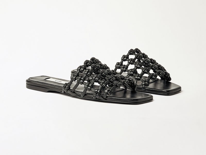 CHANCLAS FAJAS CALZADO MUJER ARTESANAL SANDALIA TENDENCIA PRIMAVERA VERNAO 2026 2027 SERMA167tot0261054_blk_01.jpg Chanclas artesanales con tramas abiertas y suelas planas