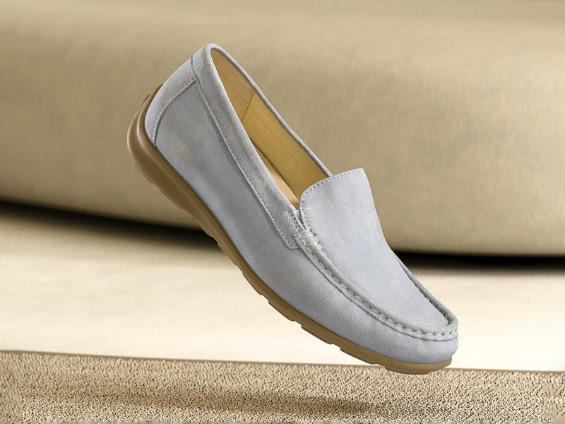 MOCASINES MUJER CALZADO TENDENCIA PRIMAVERA VERNAO 2026 2027 SERMA167f252ab14072f46f6927738664ecab015.jpg Mocasines femeninos suavizan siluetas con azul denim