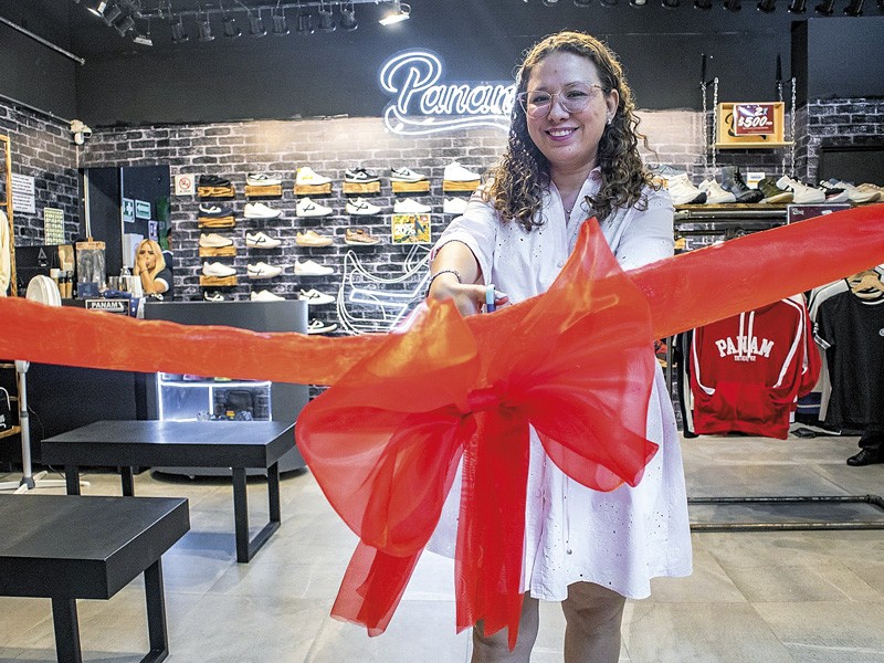 Paola Reglin, directora de Comunicación y MKT, celebrando el aniversario de la emblemática marca mexicana.