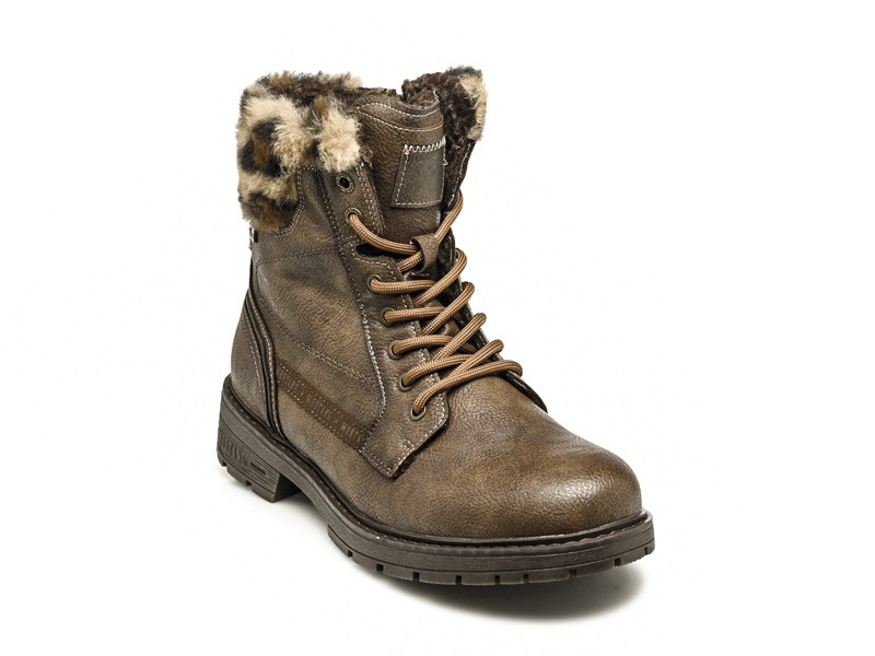 Workwear boots with track soles and visible stitching