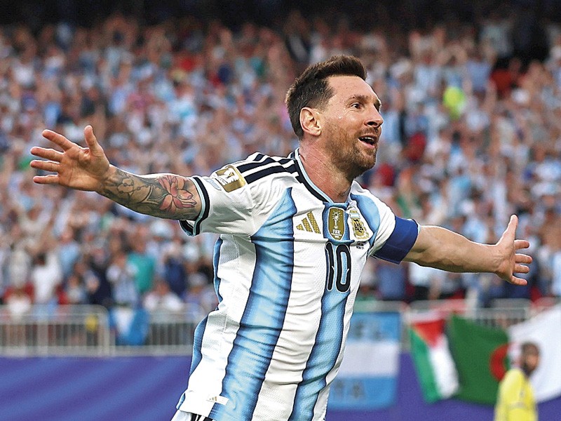 One of the greatest idols of Argentine football, recognized worldwide.