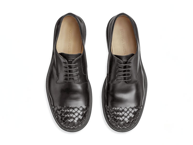 Lace-up dress shoes