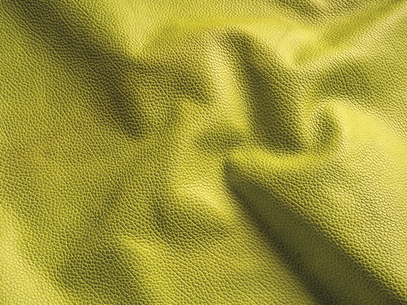Cueros valorizan texturas, color y superficies tramadas