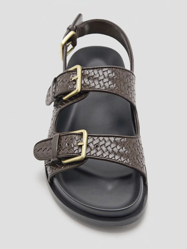 CHANCLAS FAJAS ARTESANALAES MUJER TENDENCIA CALZADO MARROQUINERIA BOLSOS CARTERAS PRIMAVERA VERANO 2026 SERMA 15837062008-32-054.jpg Straps and buckles shape uppers for summer sandals