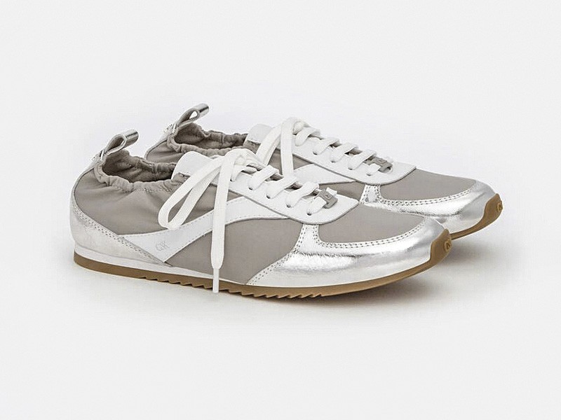 Women’s metallic sneakers with urban silver shine