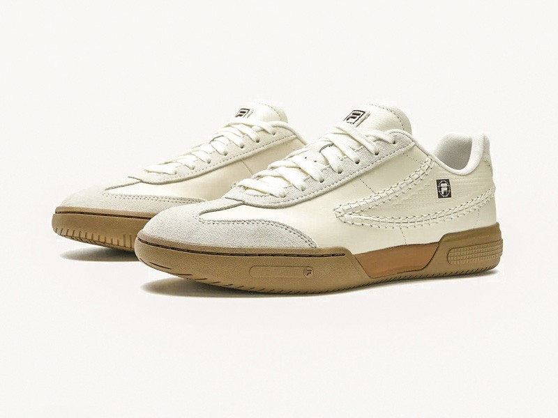 Men’s sneakers strengthen greens, gum soles and low profiles
