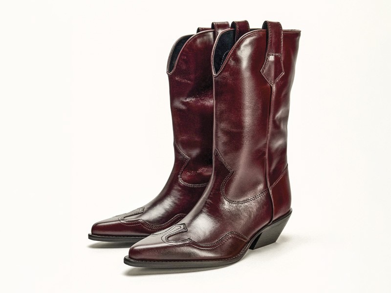El color merlot define la base cromática del calzado urbano