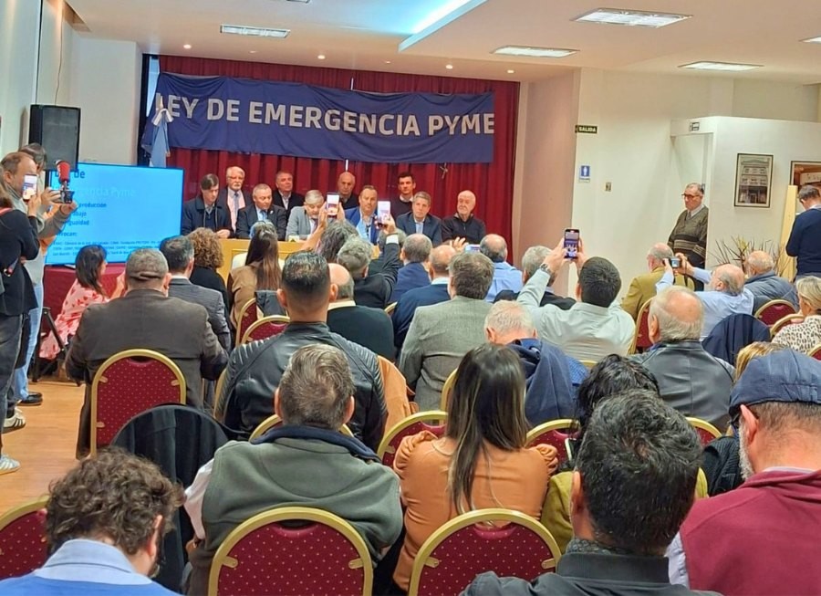 Fue numerosa la presencia de industriales y dirigentes a la presentación del proyecto de ley que procura un alivio para la producción nacional.