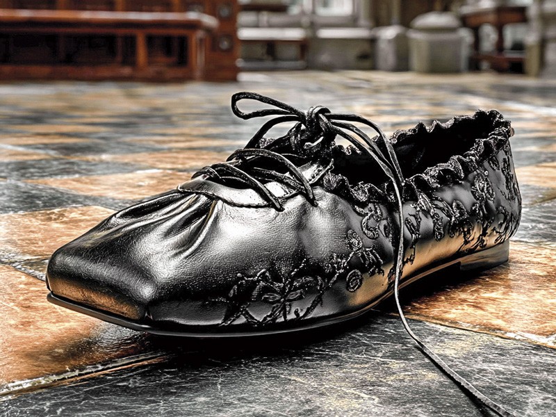 BALLERINAS MUJER TENDENCIAS OTOÑO INVIENRO 2026 SERMA 156LIVETRENDAI__hyperrealistic_shoe_photography_lace-up_baller_2863c576-d6c0-417d-9a00-5e6a1c6a1673_0.jpg Laced ballerina flats with fine adjustment and urban profile