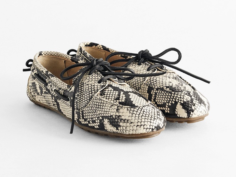 Casual lace-ups with mixed matte materials