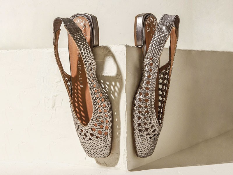 Flat slingback shoes