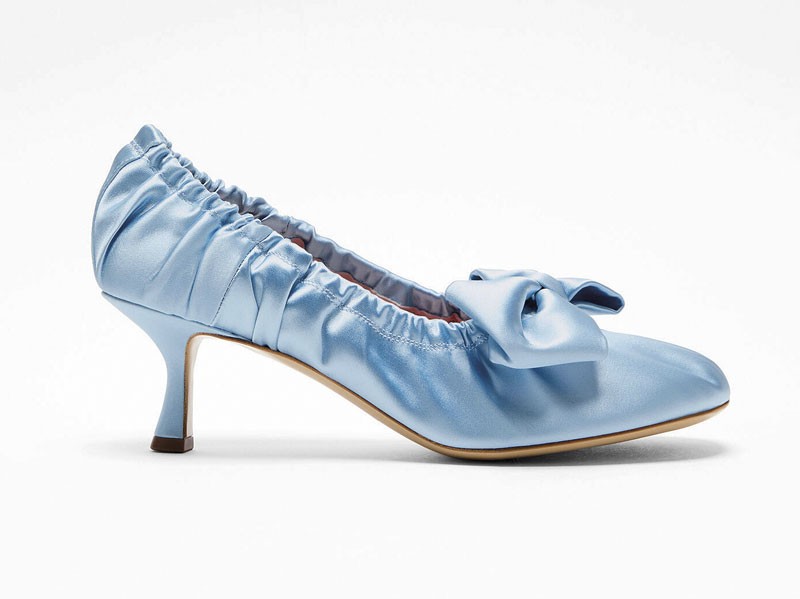 Closed high-heeled shoes