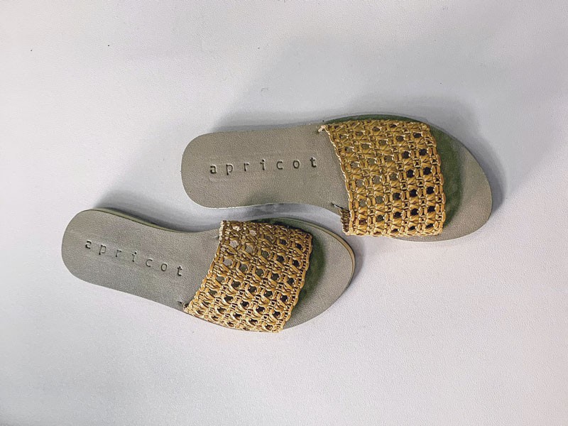 CHANCLAS FAJAS CALZADO MUJER ARTESANAL SANDALIA TENDENCIA PRIMAVERA VERNAO 2026 2027 SERMA167b02437_6b549f6569cb4ca693f5ef102.jpg Artisanal slides with open weaves and lightweight flat soles