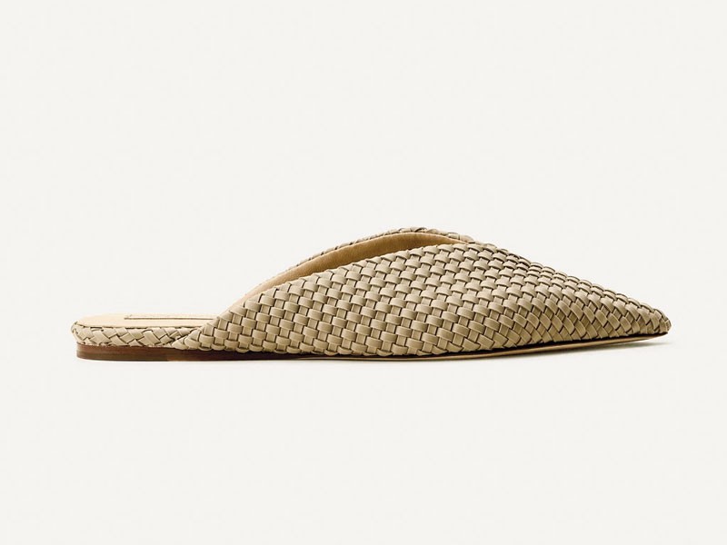MULER MUJER CALZADO TENDENCIA PRIMAVERA VERNAO 2026 2027 SERMA167Strada_Mule_Solid_Cashmere_NS30240LD__Main_1-(1).jpg Boho mules explore weaves, nets and natural fibers