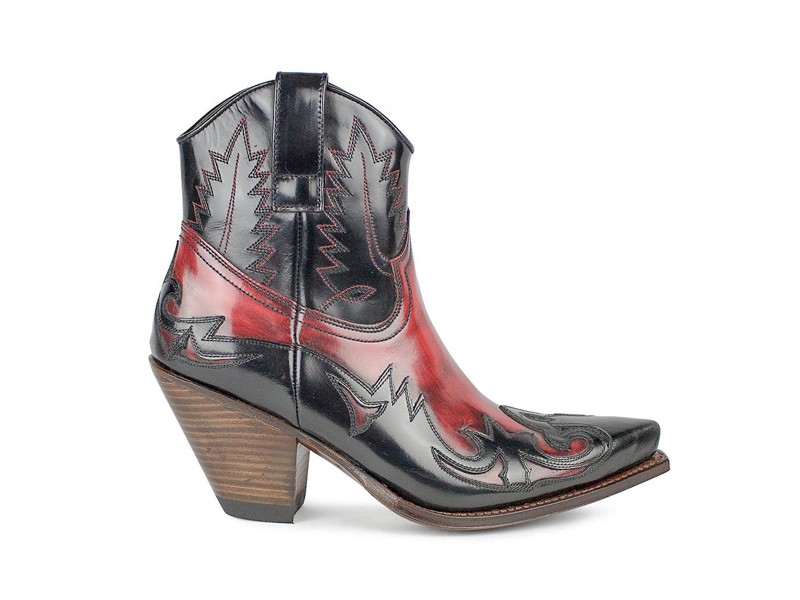 NEXT WINTER. Cowboy boots are coming back... and they'll be a trend!