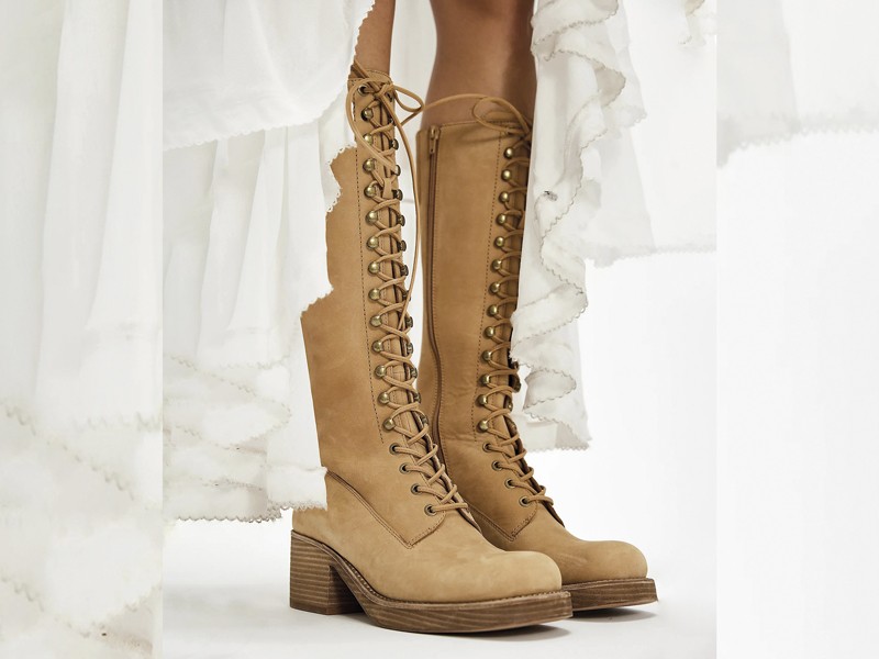 Botas altas acordonadas