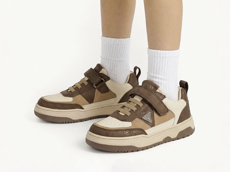 Children’s sneakers combine mesh, color and adjustment