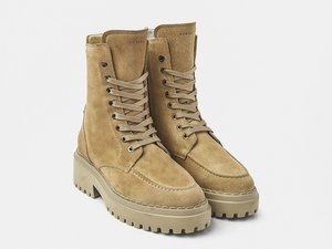 BOTAS VOTINETAS ACORDONADAS APORT HOMBRE TENDECIA CALZADO PRIMAVERA VERANO 2026 2027 f6037e421c574415acad541646c14df1.jpg
