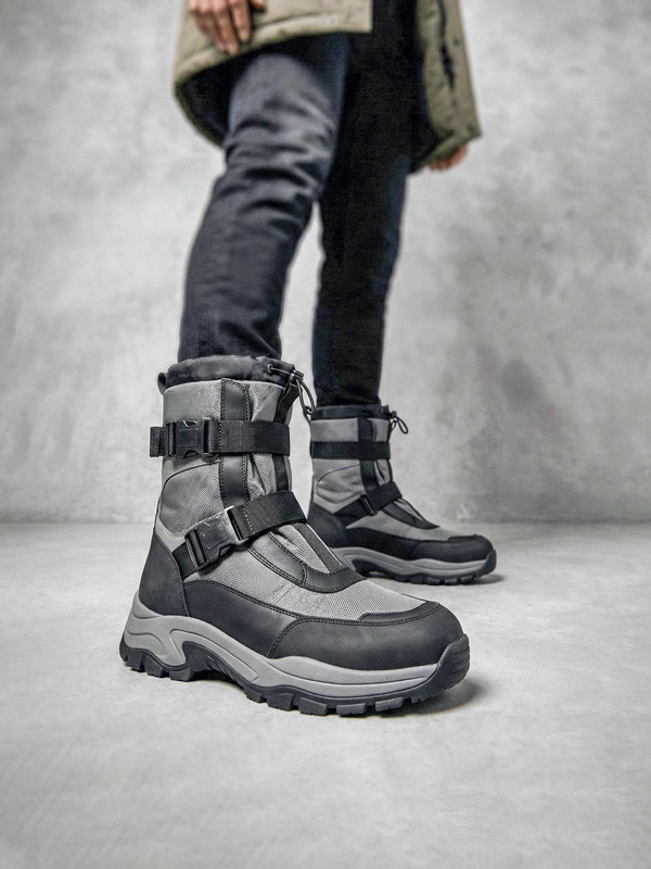 Men’s snow-style footwear with insulation and traction soles