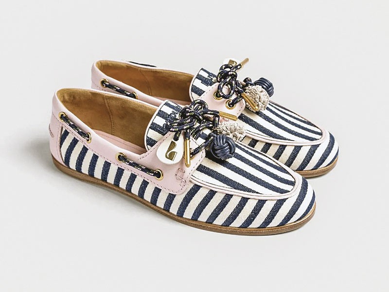 Women’s nautical shoes revive moc stitching and marine color