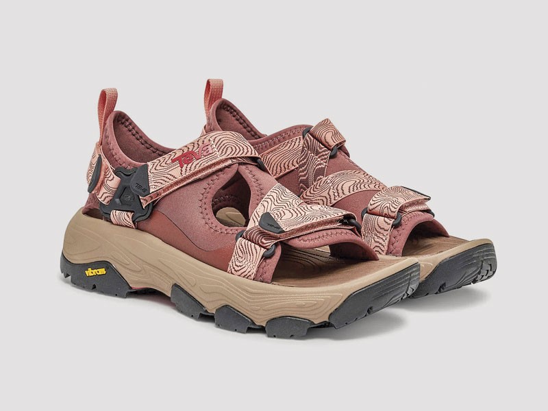 Outdoor sandals adjust straps, closures and soles