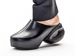 CALZADO-ZAPATO-MUJER-CHANCLA-MODA-FOOTWEAR-SHOES-WOMAN-FASHION-SERMA-5inchandup-givenchy-glogs-1.jpg