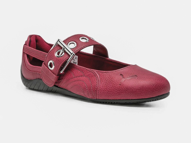 BALLERINAS BALERINAS TENDENCIA CALZADO TEMPORADA OTOÑO INVIERNO 2027 SERMA 159 34918061_70761415_2048.jpg Las ballerinas combinan tiras, estampas y detalles visibles