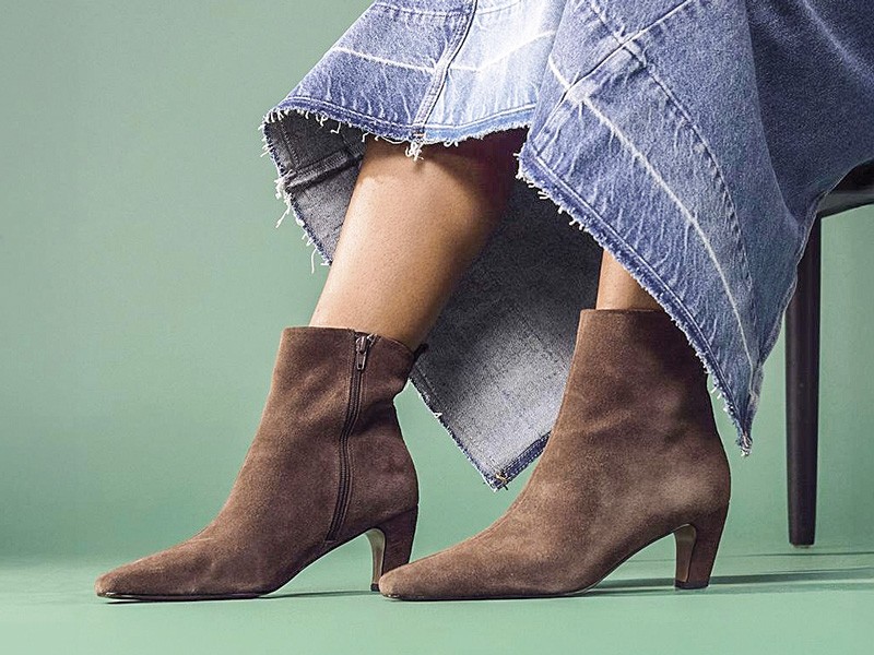 BOTAS BOTINETAS ALTAS LISAS MUJER TENDENCIA OTOÑO INVIERNO 2026 CALZADO SERMA156 5426850012_md1.jpg Botinetas altas con plataforma y cierres limpios