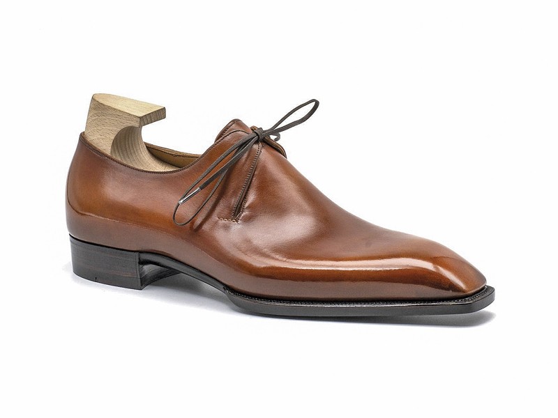 Lace-up dress shoes