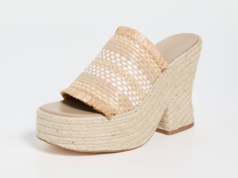 ¡Más fashion que nunca! Los zuecos se renuevan y copan el verano 