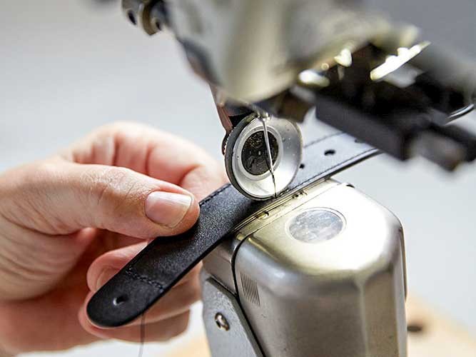 ÚNICOS. Los zuecos de DIOR con suela híbrida: madera y caucho TR