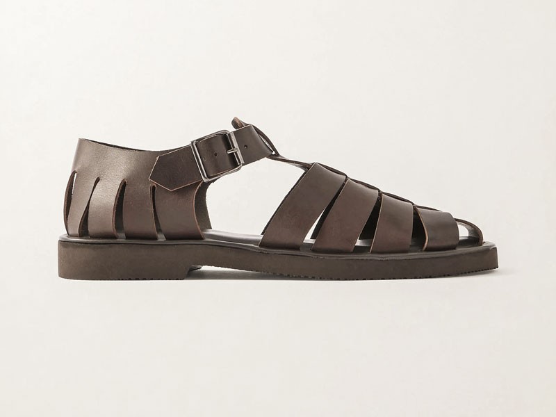 Men’s sandals combine straps, openwork and substantial soles