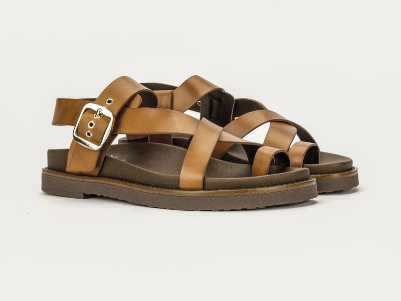 Men’s sandals combine straps, openwork and substantial soles