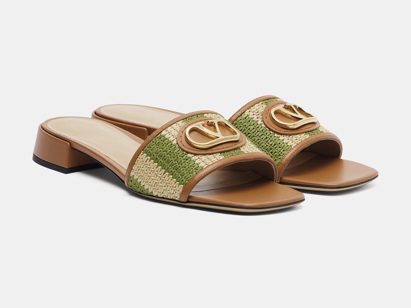 CHANCLAS FAJAS ARTESANALAES MUJER TENDENCIA CALZADO MARROQUINERIA BOLSOS CARTERAS PRIMAVERA VERANO 2026 SERMA 158P01130493.jpg Tiras y hebillas estructuran capelladas para sandalias