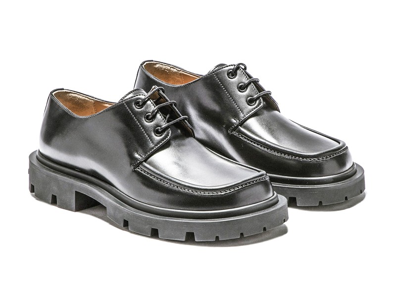 Lace-up dress shoes