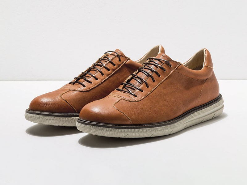 Lace-up casual shoes