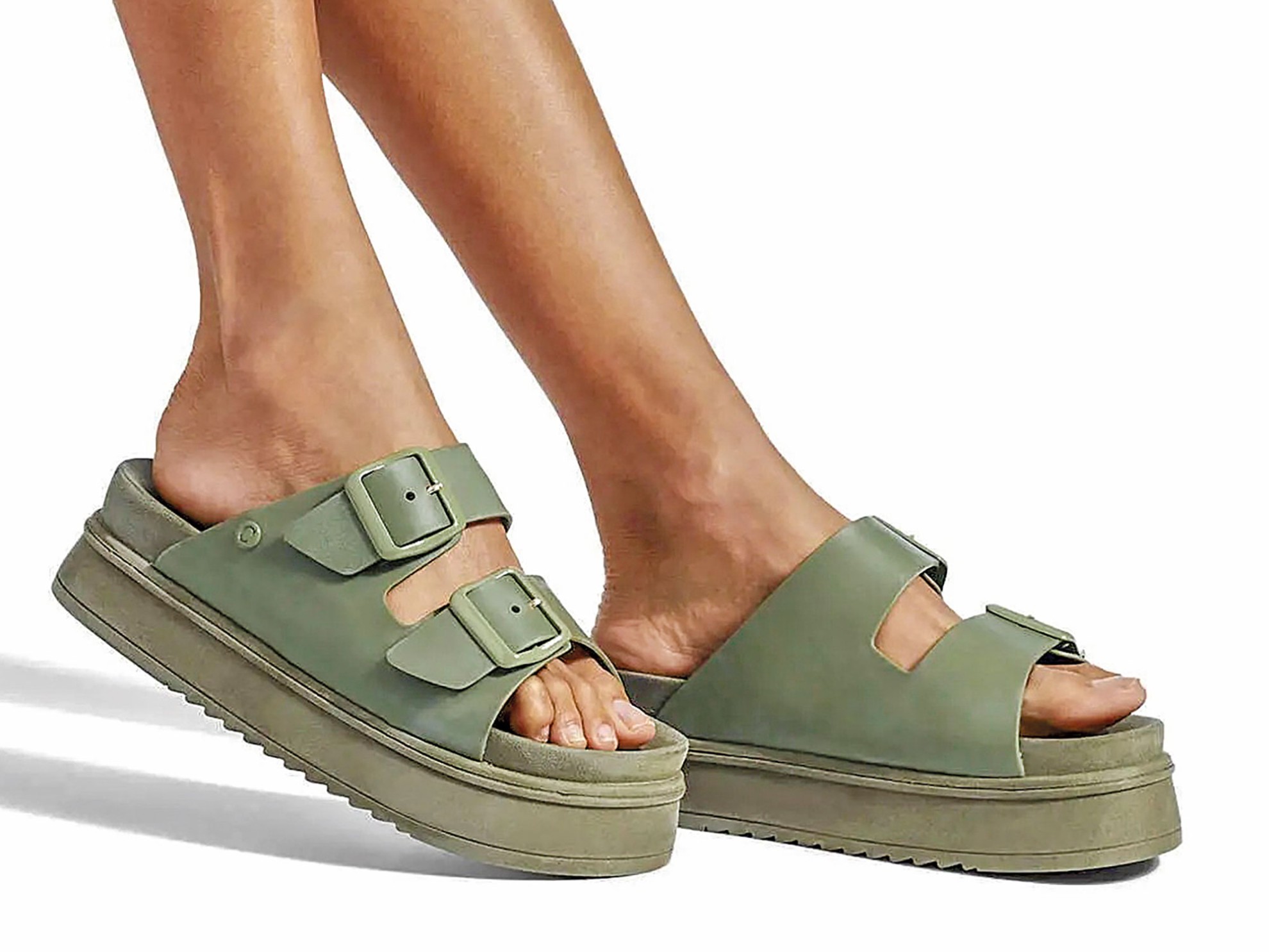 Sandalias y chanclas con plataformas