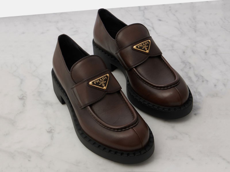 Mocasines voluminosos: El desafío de PRADA para invierno