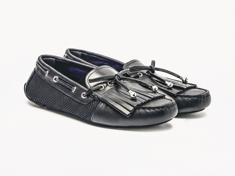 NAUTICOS MOCASINES CON CORDONES MUJER TENDENCIA CALZADO MARROQUINERIA BOLSOS CARTERAS PRIMAVERA VERANO 2026 SERMA 158 233bwxq2obwxq2obwxq.jpg Náuticos tejidos coordinan calados, bordes y cordones