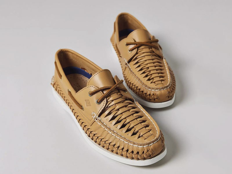 MOCASINES ACORDONADOS CALZADO MUJER ARTESANAL SANDALIA TENDENCIA PRIMAVERA VERNAO 2026 2027 SERMA16796940614_224_b.jpg Folk moccasins combine fringes, ties and an earthy palette