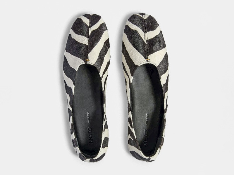 BALLERINAS MUJER TENDENCIAS OTOÑO INVIENRO 2026 SERMA 156JANE-FLAT_BLACK-WHITE_F4058-711.jpg Printed ballerina flats focused on texture and contrast