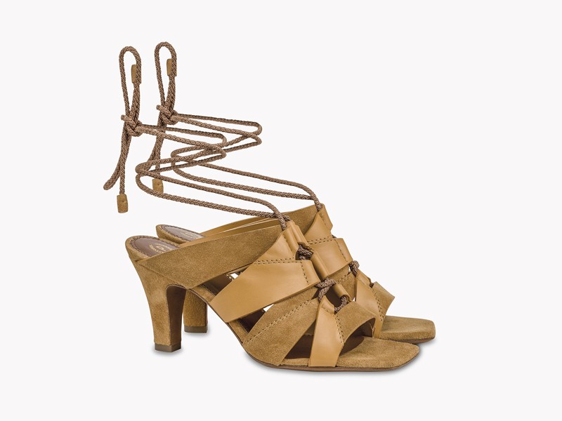 SANDALIAS ALTAS MUJER TENDENCIA CALZADO MARROQUINERIA BOLSOS CARTERAS PRIMAVERA VERANO 2026 SERMA 158pic_2.jpg Los tonos tierra y azul diferencian sandalias altas