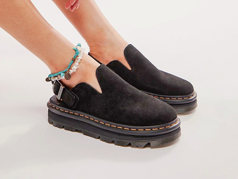 Nuevas mules de DR. MARTENS ¿Serán las favoritas en el próximo verano?