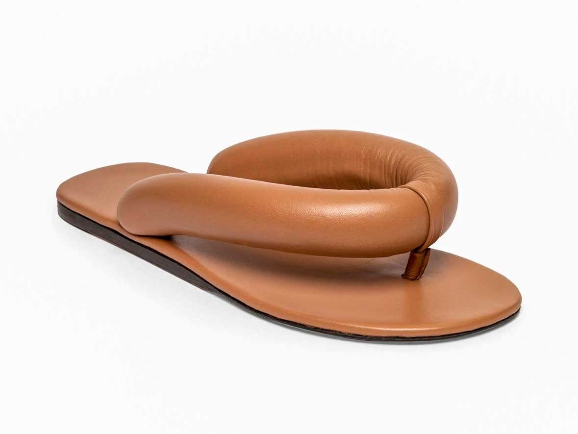 El furor de las ojotas y chanclas con tiras tubulares e infladas
