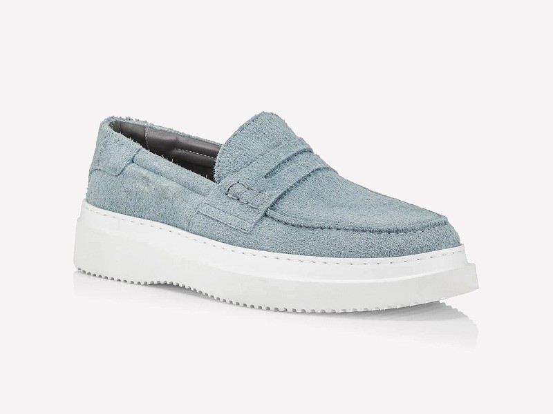 MOCASINES MUJER CALZADO TENDENCIA PRIMAVERA VERNAO 2026 2027 SERMA1670400020154962_LIGHTBLUE_A1.jpg Mocasines femeninos suavizan siluetas con azul denim