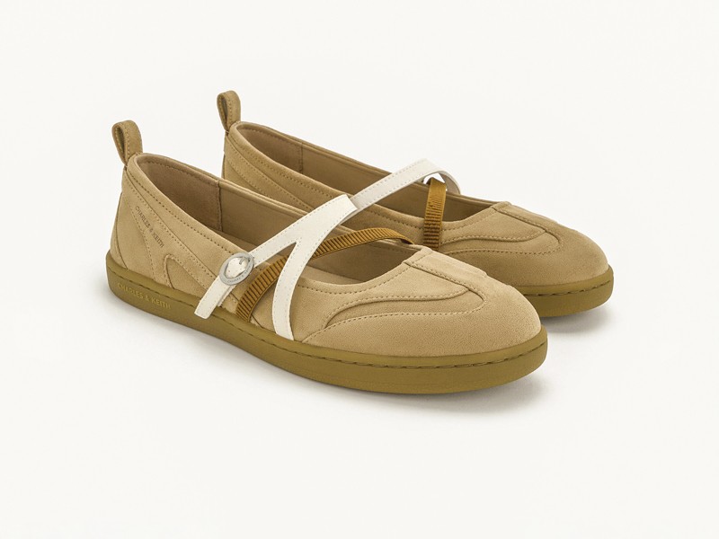 SNEAKERINAS BALERINAS BALLERINAS SNEAKERS ZAPATILLAS SLIM MUJER TENDENCIA CALZADO MARROQUINERIA BOLSOS CARTERAS PRIMAVERA VERANO 2026 SERMA 1582025-L7-CK1-71960013-44-3.jpg Los sistemas de ajuste diversifican las sneakerinas femeninas
