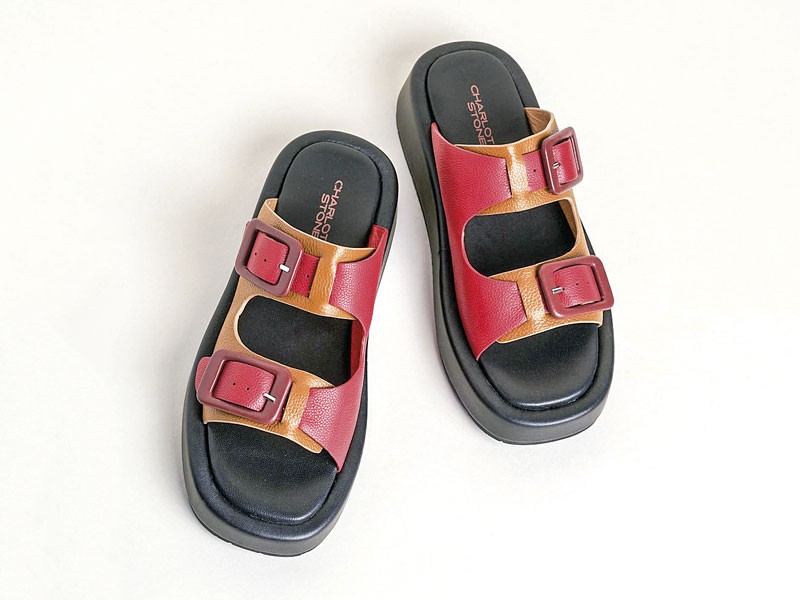 Flat Sandals: Elegant comfort