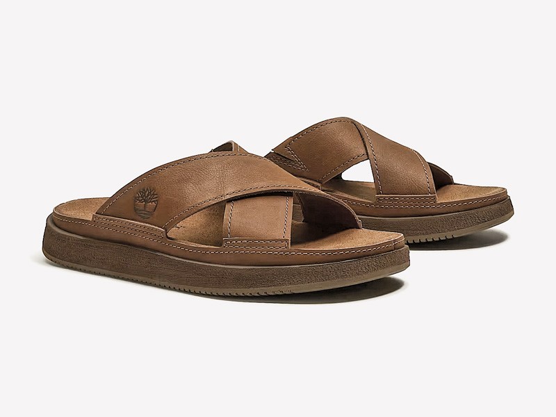 Urban slides combine wide bands, buckles and crossings